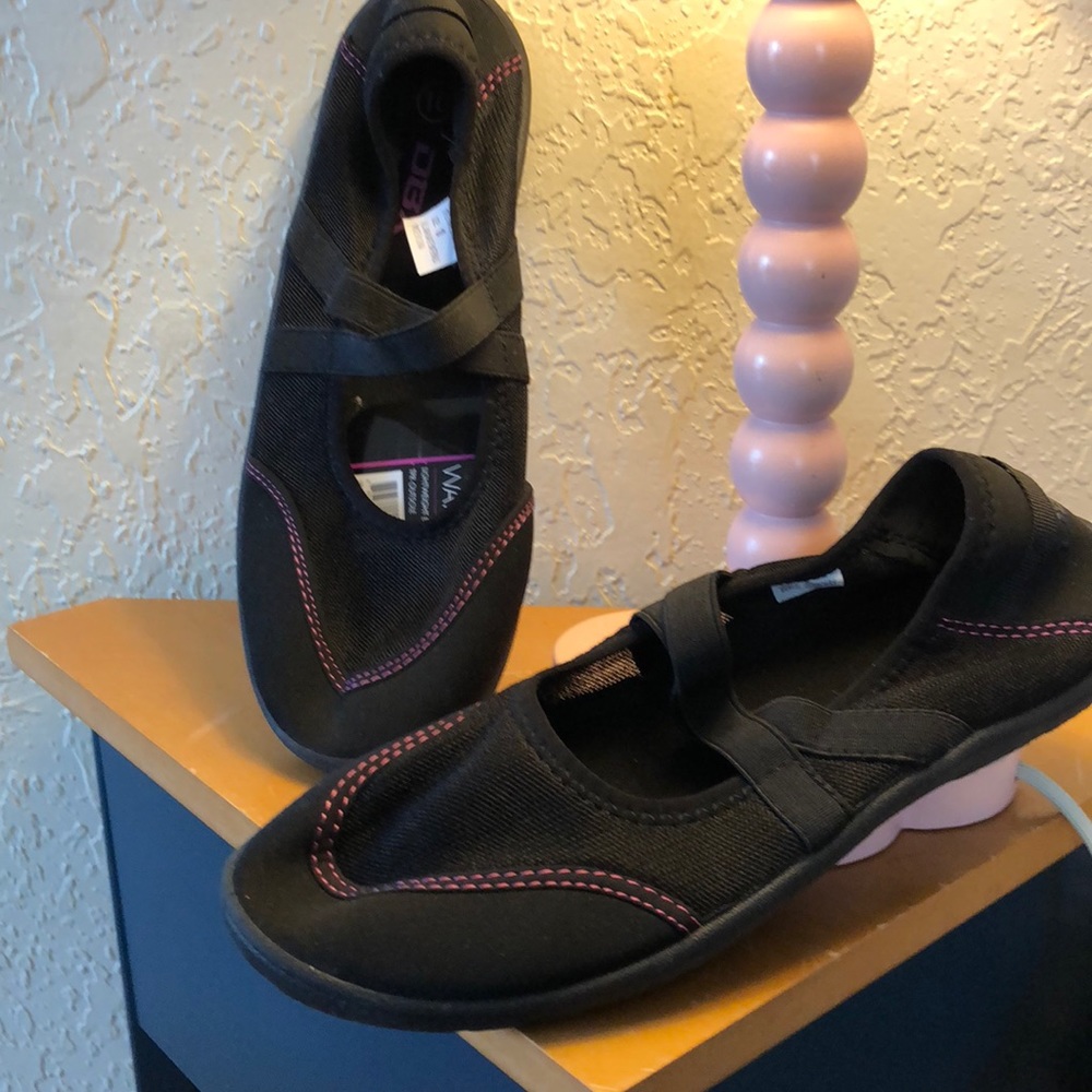 DBX Water Shoes NWT Size 10